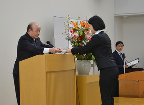 宮本社長より辞令交付