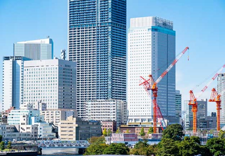 車窓から見る「街の景色」の写真